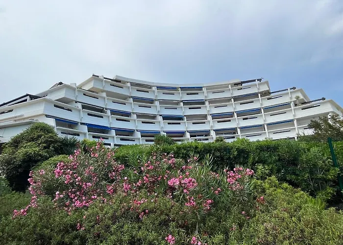 Spacieux Appartement, Grande Terrasse, Acces Plage